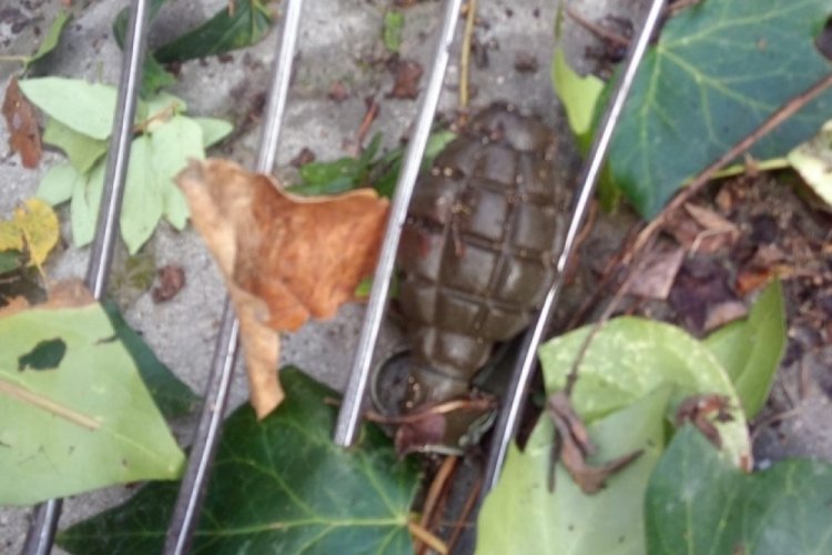 İstanbul'da apartman &ouml;n&uuml;nde el bombası bulundu
