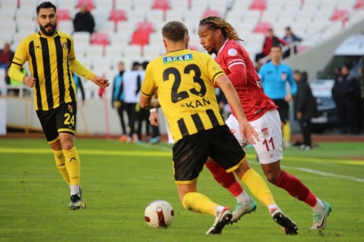 Sivasspor evinde İstanbulspor'u mağlup etti