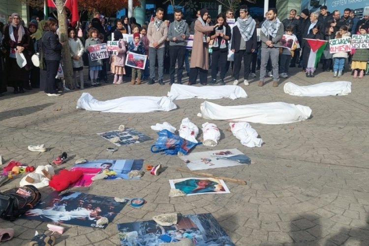 Tekirdağ'da İsrail'e kefenli protesto