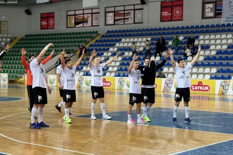 Beşiktaş d&ouml;rtl&uuml; finale y&uuml;kseldi