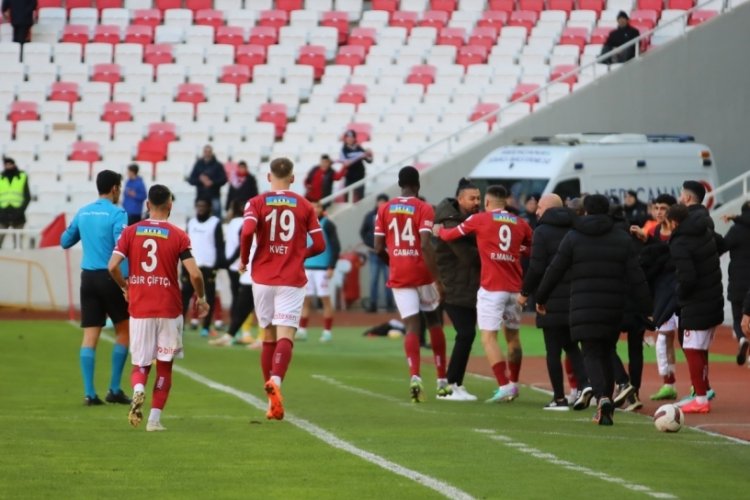 Sivassporlu Manaj, gol sayısını 9'a y&uuml;kseltti
