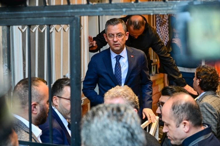 CHP Genel Başkanı &Ouml;zel, İzmir'de ziyaretlerde bulundu