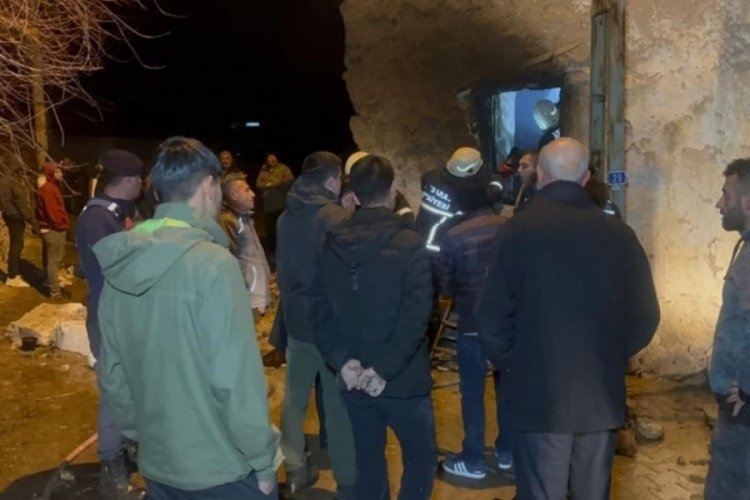M&uuml;stakil evde yangın faciası! Yaşlı kadın &ouml;ld&uuml;, gelini zehirlendi