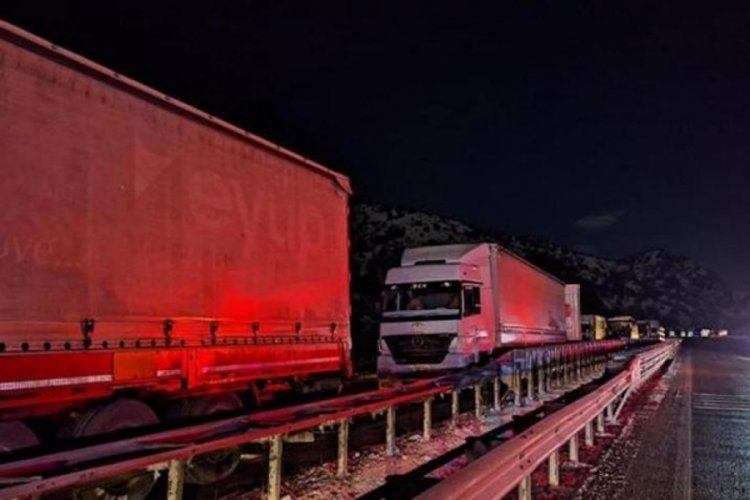 Erzurum - Erzincan kara yolu ulaşıma a&ccedil;ıldı!