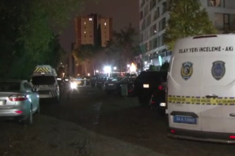 İstanbul'da dehşet! Motosikletli saldırgan 2 kişiyi &ouml;ld&uuml;rd&uuml;