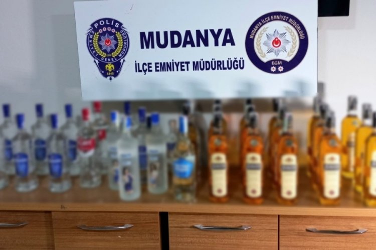 Bursa'da yılbaşı &ouml;ncesi sahte ve ka&ccedil;ak alkol operasyonu! 2 g&ouml;zaltı