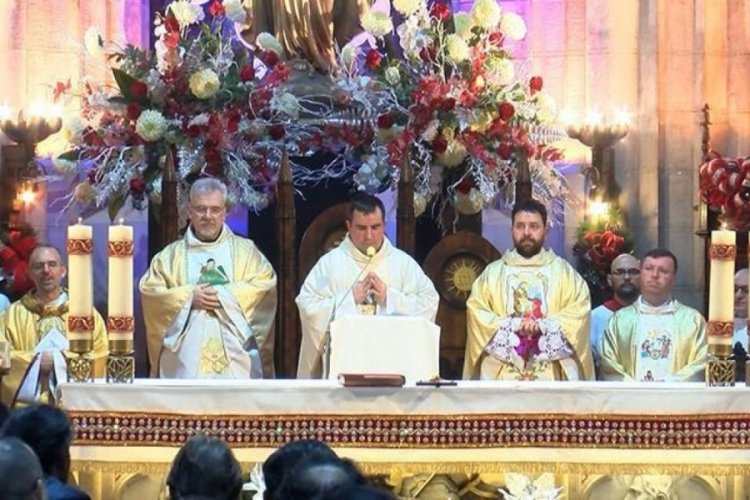 İstanbul ve Hatay'da Noel Noel ayini d&uuml;zenlendi
