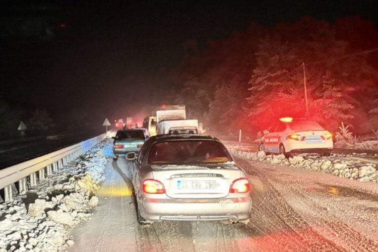 Doğu Anadolu kar altında! Y&uuml;zlerce k&ouml;y yolu ulaşıma kapandı