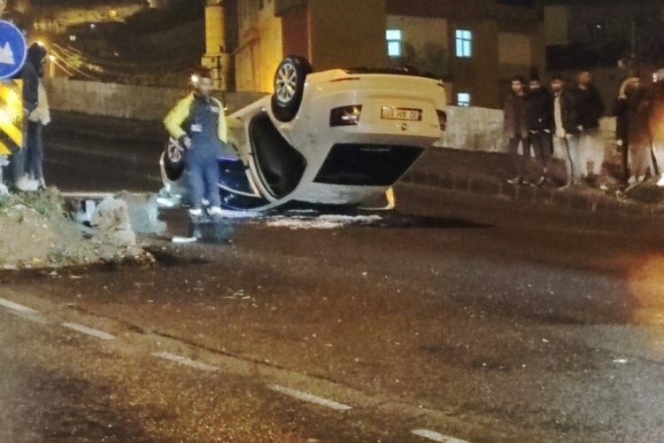 Hakkari'de otomobil takla attı: 3 yaralı