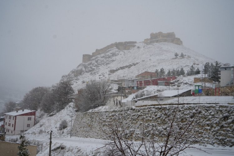 Bayburt'ta eğitime 1 g&uuml;n kar engeli!