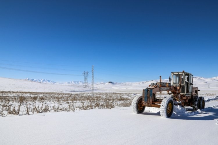 Van'da 451 yerleşim yerinin yolu kardan kapandı