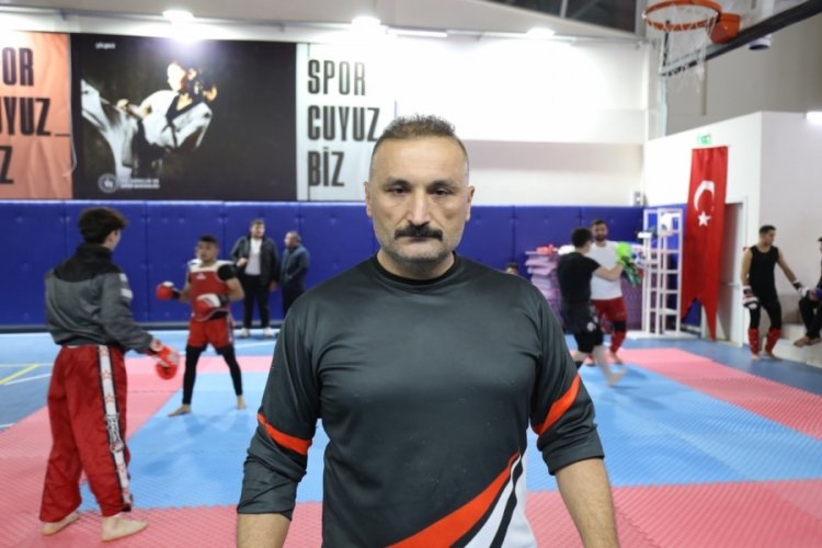 G&uuml;nd&uuml;z muhasebeci, akşam antren&ouml;r