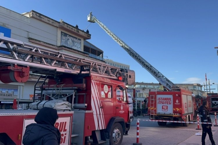 İstanbul'da AVM'de restoranın bacası yandı