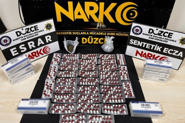 D&uuml;zce'de uyuşturucu hap ile yakalanan 2 kişi tutuklandı