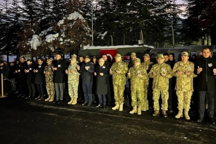 Pen&ccedil;e Kilit b&ouml;lgesinde şehit olan 6 asker i&ccedil;in Hakkari'de t&ouml;ren