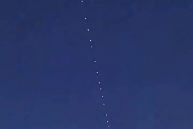 İstanbul semalarında Starlink uyduları g&ouml;r&uuml;ld&uuml;
