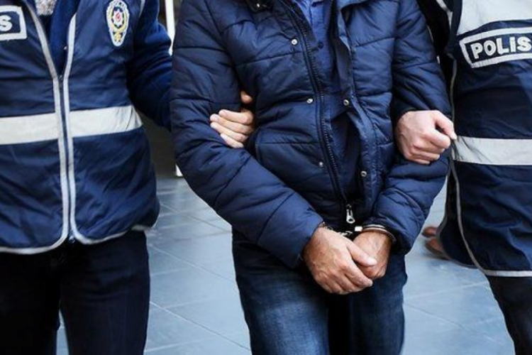 İzmir'de PKK/KCK'ya y&ouml;nelik operasyonda 10 ş&uuml;pheli yakalandı