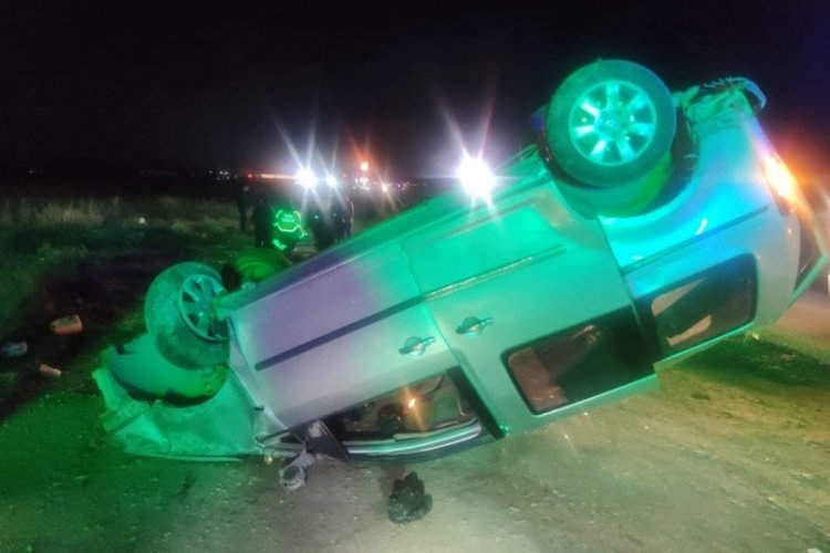 Hafif ticari ara&ccedil; takla attı: 2 yaralı