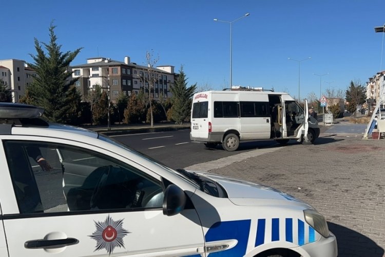 Yolun karşısına ge&ccedil;emedi: Minib&uuml;s&uuml;n &ccedil;arptığı adam hayatını kaybetti