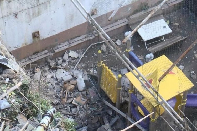 Beton par&ccedil;aları &ccedil;ocuk parkına d&uuml;şt&uuml;