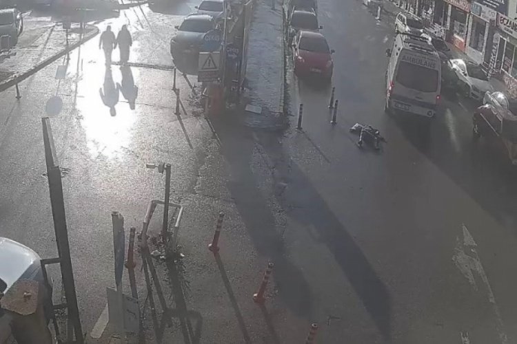 Ambulansın &ccedil;arptığı yaşlı kadın hayatını kaybetti