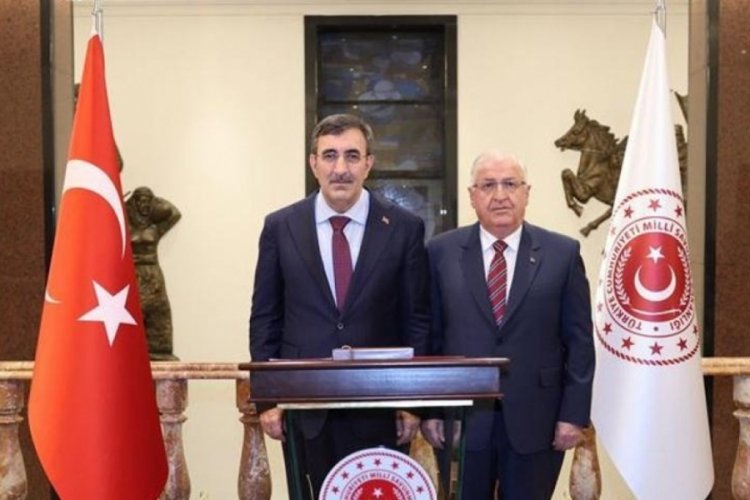 Siyasiler, Bakan G&uuml;ler'e şehit askerler i&ccedil;in taziye ziyaretinde bulundu