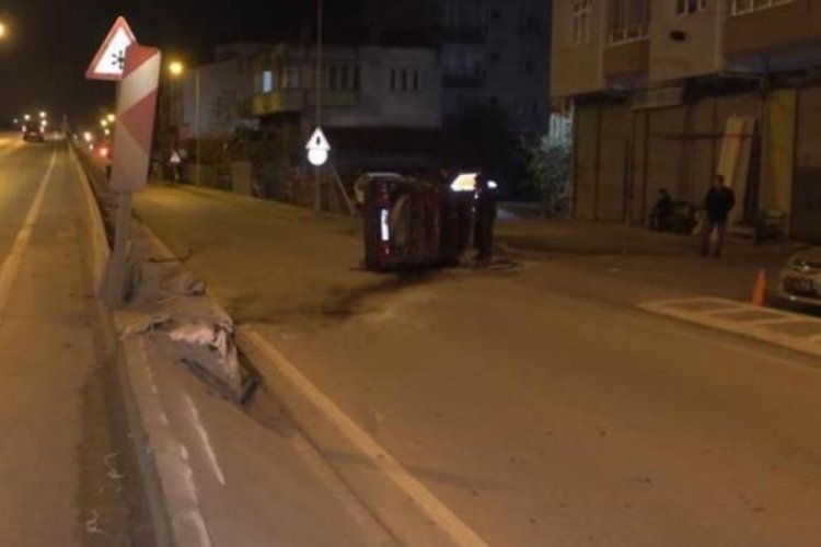 Samsun'da otomobil yan yola u&ccedil;tu!