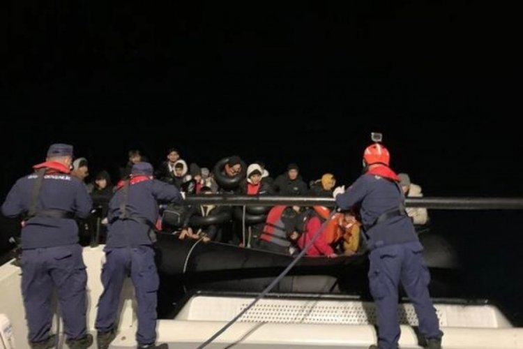 İzmir a&ccedil;ıklarında 96 d&uuml;zensiz g&ouml;&ccedil;men kurtarıldı
