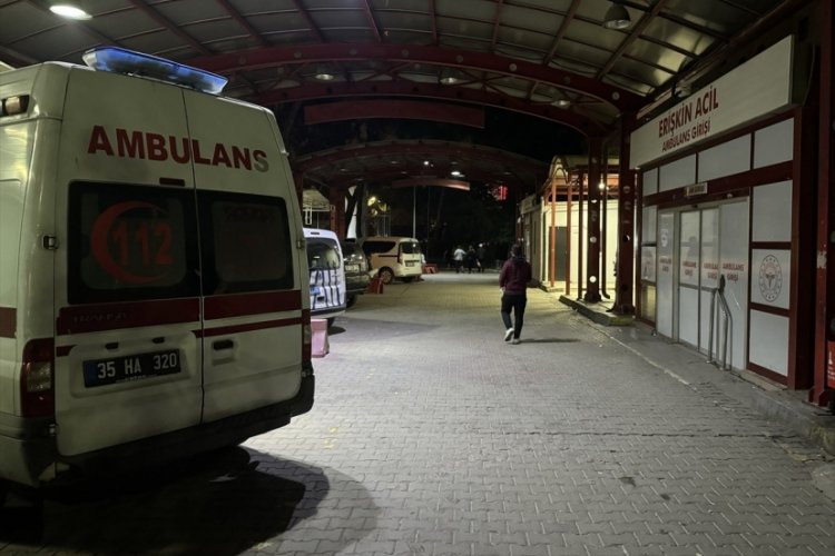 İzmir'de kavgada yaralanan kişi kaldırıldığı hastanede de bı&ccedil;aklandı