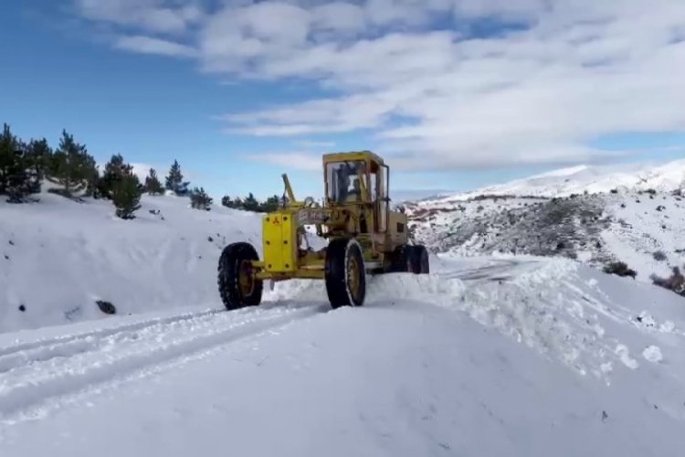 Erzincan'da kar temizleme &ccedil;alışmaları aralıksız s&uuml;r&uuml;yor