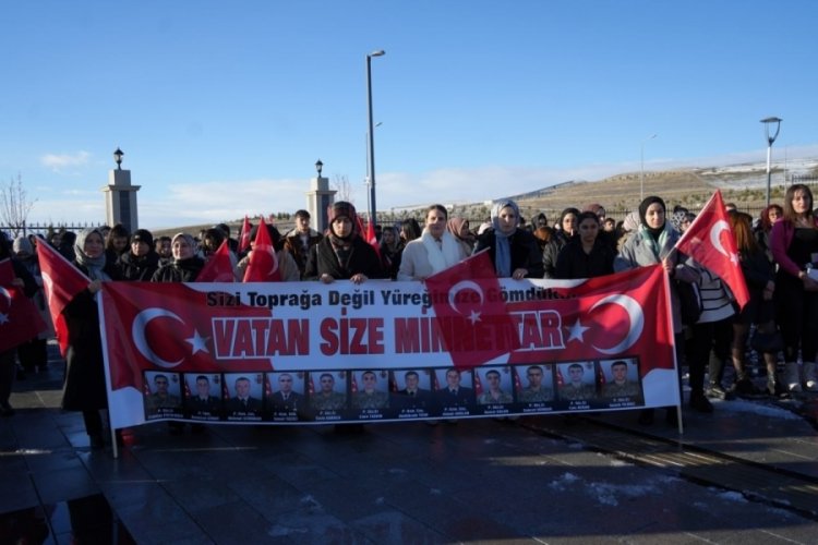 Bayburt'ta 'Şehitlere Saygı Y&uuml;r&uuml;y&uuml;ş&uuml;' d&uuml;zenlendi