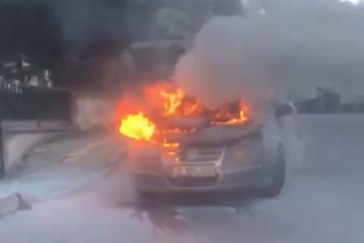 Bursa'da seyir halindeki tır ve kamyon  alev alev yandı