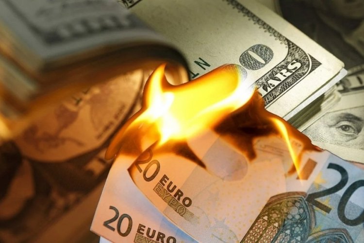 Dolar ve Euro'da yeni zirve! Piyasalar yılın son haftasında y&uuml;kselişte