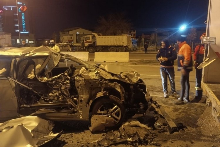 Parampar&ccedil;a olan otomobil, gen&ccedil; kıza mezar oldu