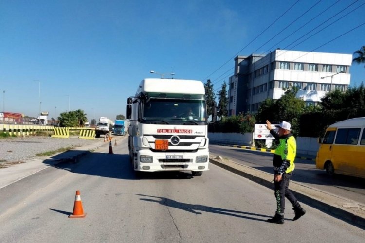 Mersin'de y&uuml;k taşımacılığı yapan ara&ccedil;lar denetleniyor