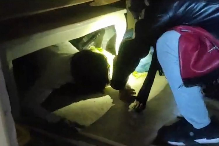 Polise yakalanmamak i&ccedil;in mutfak dolabına gizli b&ouml;lme yaptırdı
