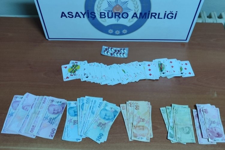 Edirne'de kumar oynayan 4 kişiye 16 bin 220 TL ceza kesildi