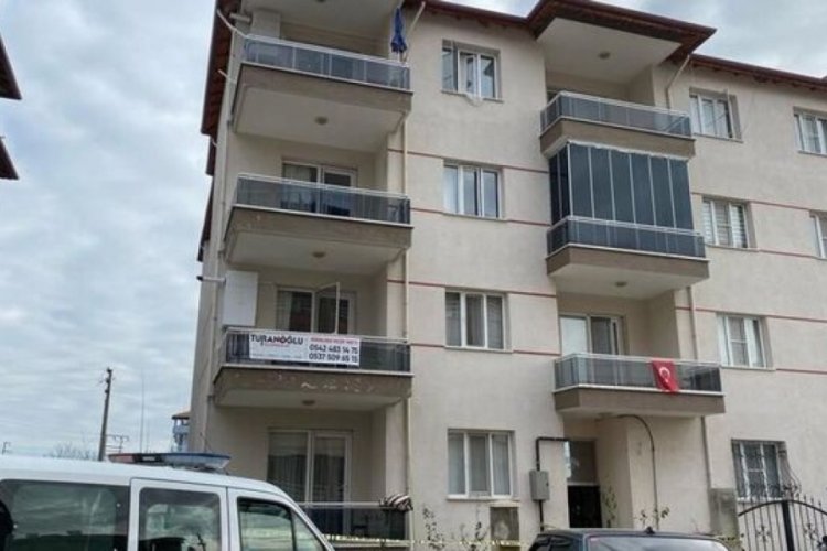 Manisa'da 35 yaşındaki &ouml;ğretmen 4.kattan d&uuml;şt&uuml;