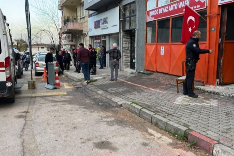 Balıkesir'de tartıştığı arkadaşını bı&ccedil;aklayarak &ouml;ld&uuml;rd&uuml;