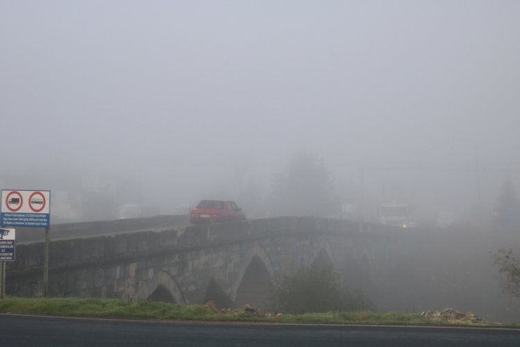 L&uuml;leburgaz'da yoğun sis! G&ouml;r&uuml;ş mesafesi d&uuml;şt&uuml;