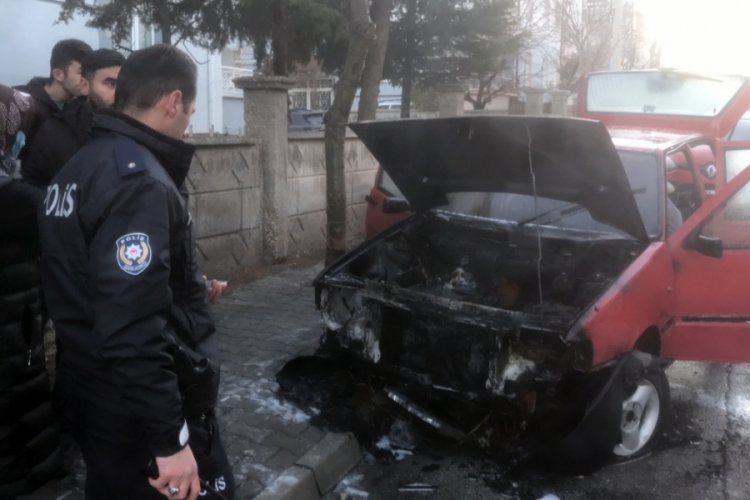 Karaman'da otomobil alev aldı