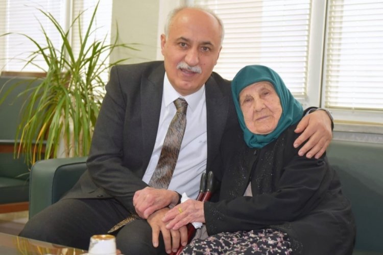 Bursa'da 95 yaşındaki Fatma nine herkesi duygulandırdı