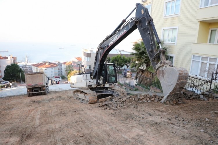 Bursa'da Gemlik Belediyesi yol iyileştirmelerine devam ediyor