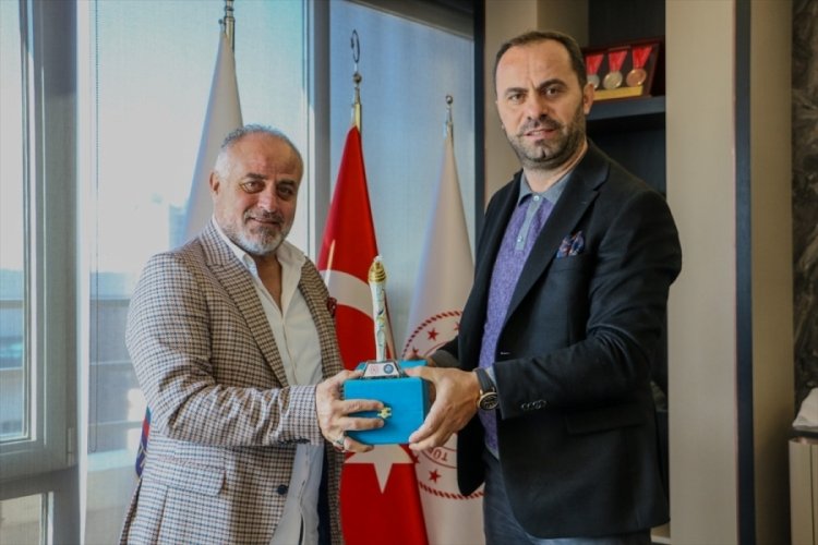 TİESF, Erkek Milli Futbol Takımı Teknik Direkt&ouml;r&uuml; Ali Metin ile yollarını ayırdı