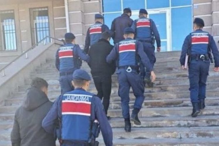 Konya'da kablo hırsızlığı yaptıkları iddiasıyla 3 ş&uuml;pheli tutuklandı