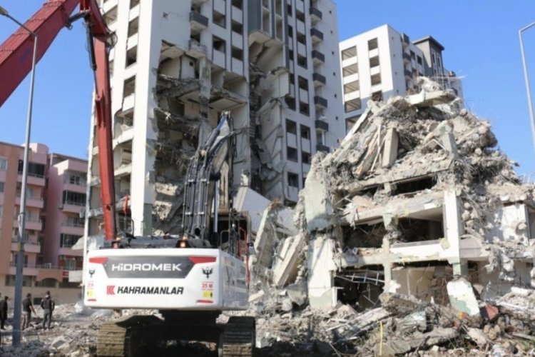 Hatay'da iki bina tedbiren boşaltıldı