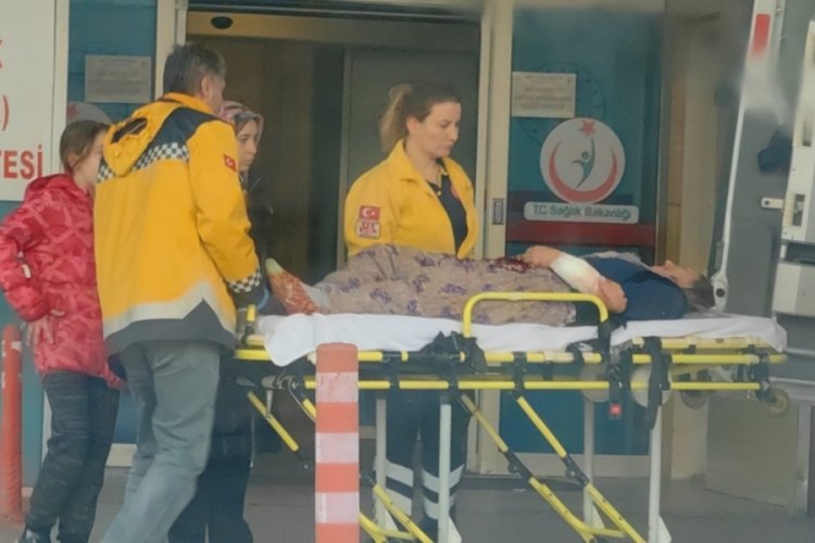 Bursa'da testere elinden kaydı! Kendisine yardım eden eşinin kolunu kesti