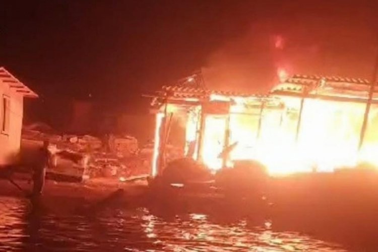 Muğla'da prefabrik ev alev alev yandı!