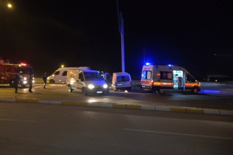 Denizli'de karşı şeride ge&ccedil;en aracın s&uuml;r&uuml;c&uuml;s&uuml; &ouml;ld&uuml;