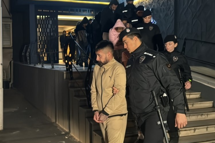 Bursa'da kadın hırsızın sahte &ccedil;ocuk oyunu...
